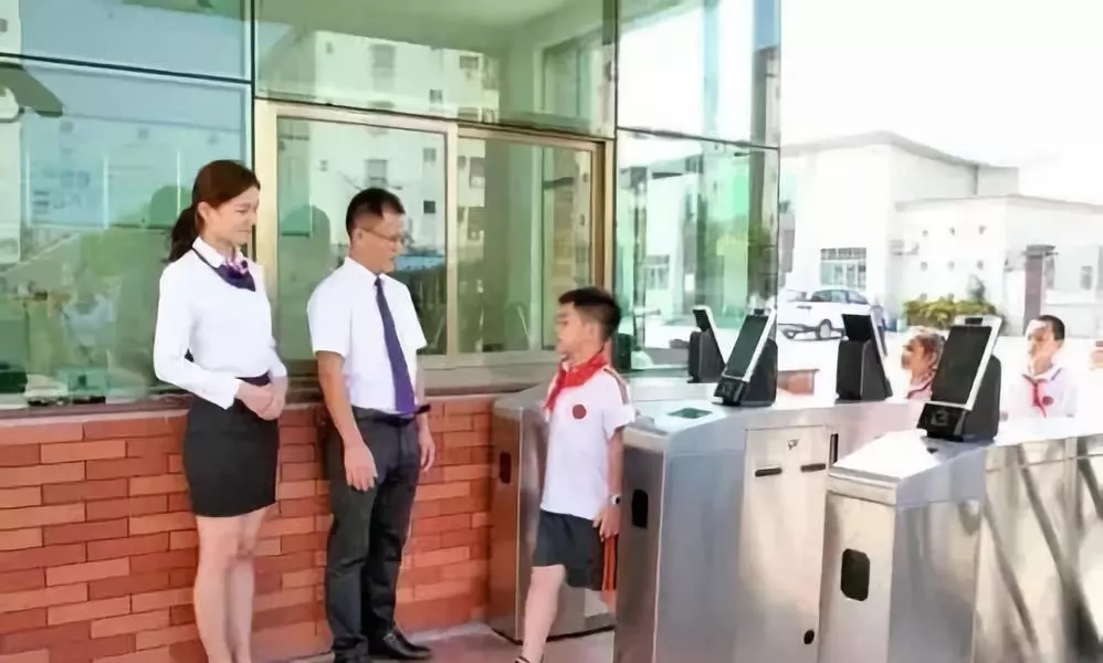 ‘看臉’進(jìn)門,人臉識別如何助力智慧校園“別開生面”? ‘看臉’進(jìn)門,人臉識別如何助力智慧校園“別開生面”?